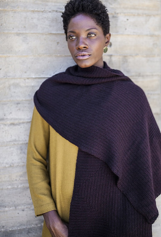 Gard Shawl | anschmiegsames Square-Muster aus Tynd von Woolfolk