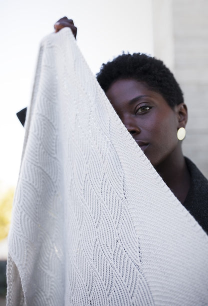 Scialle Skala | delicato scialle in filato Tynd di Woolfolk