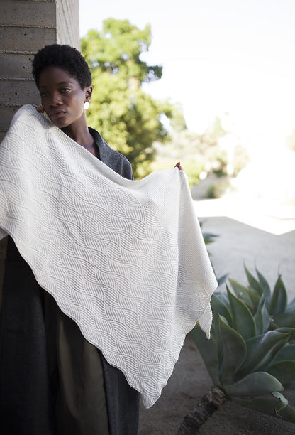 Scialle Skala | delicato scialle in filato Tynd di Woolfolk