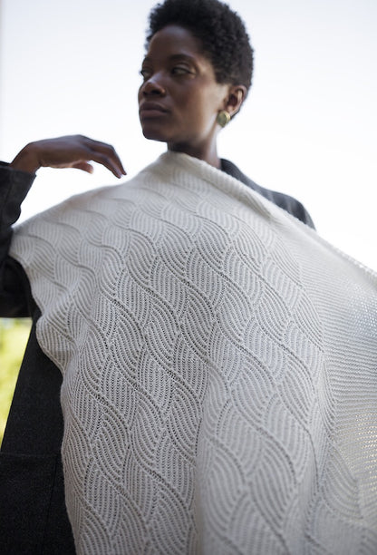 Scialle Skala | delicato scialle in filato Tynd di Woolfolk