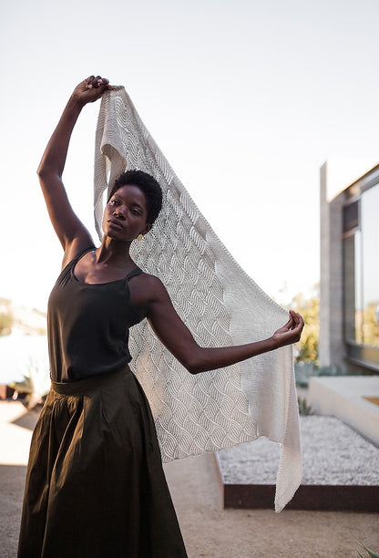 Scialle Skala | delicato scialle in filato Tynd di Woolfolk