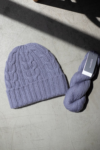 Sellwood Hat | mjukt flätmönster i Tynd från Woolfolk