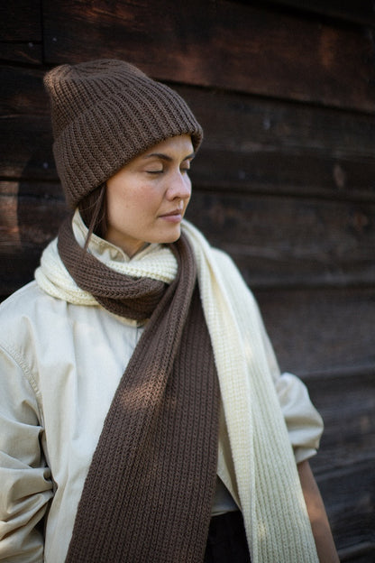 Smith Rock Scarf and Hat Set | passende Mütze und Schal aus Far von Woolfolk
