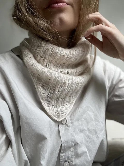 Hyo Bandana von Awegyoknit mit Cashmere Lace von Gepard Garn 1