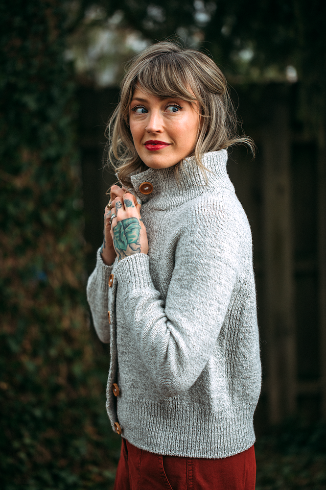 Andrea Mowry DRK Everyday Cardigan mit Peer Gynt von Sandnes Garn 2