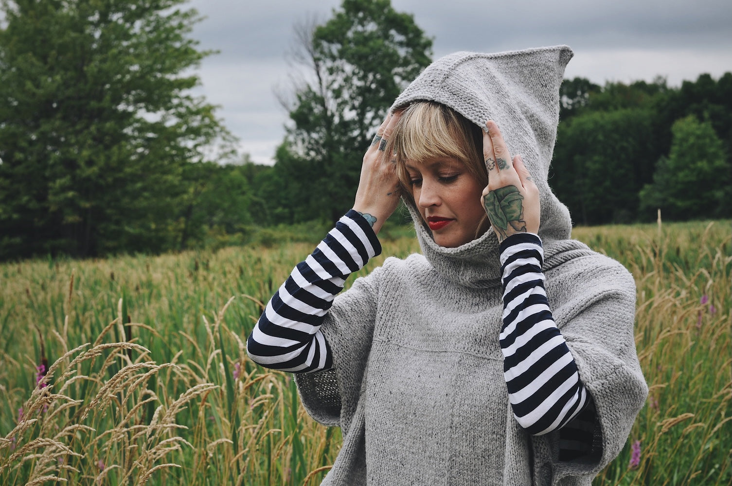 Sheltered Poncho von Andrea Mowry mit Heavy Merino von Knitting for Olive 9
