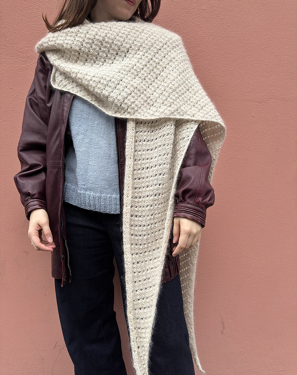 Aneo Shawl | zartes Tuch mit Fransen aus Tynn Peer Gynt und Tynn Silk Mohair von Sandnes Garn