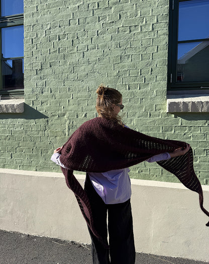 Aneo Shawl | zartes Tuch mit Fransen aus Tynn Peer Gynt und Tynn Silk Mohair von Sandnes Garn