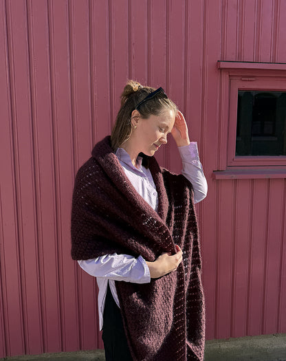 Aneo Shawl | zartes Tuch mit Fransen aus Tynn Peer Gynt und Tynn Silk Mohair von Sandnes Garn