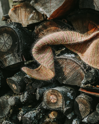 Apple Blossom Scarf | feine Streifen aus Sunday und Tynn Silk Mohair von Sandnes Garn