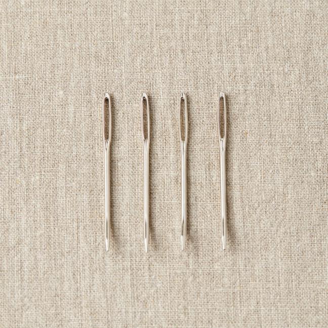 Cocoknits Tapestry Needle, Nadelset zum Vernähen von Strickstücken, 4 Stück nebeneinander abgebildet, gebogene Spitze
