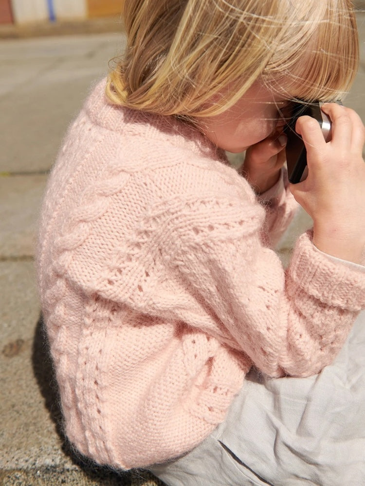 Cornelia Sweater Junior aus der Kollektion 2408 Mykt til Barn von Sandnes Garn mit Double Sunday und Tynn Silk Mohair 4