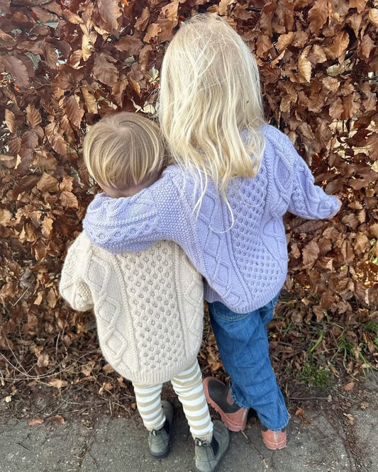 Dagmar Sweater Kids | klassischer Pullover aus Peer Gynt von Sandnes Garn