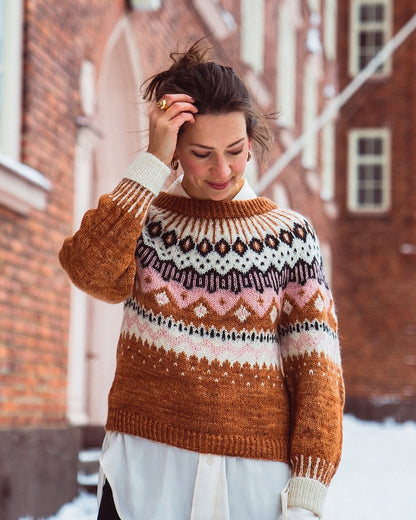 Kutovakika Dirty Caramle Sweater mit Tynn Merinoull und Tynn Silk Mohair von Sandnes Garn 3