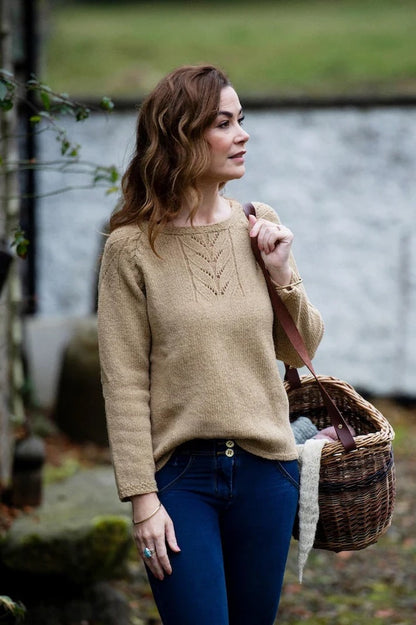 Harvest Sweater | zarte Zöpfe aus Elements DK von Eriu