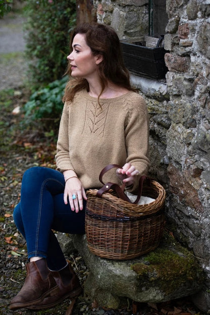 Harvest Sweater | zarte Zöpfe aus Elements DK von Eriu