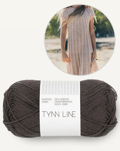 Fiona Kleid Kids | zarte Zopfmusterstreifen aus Tynn Line von Sandnes Garn