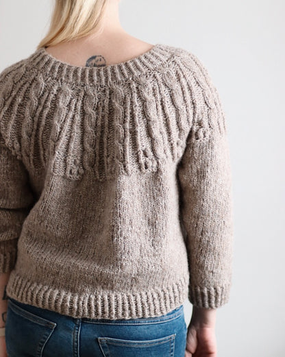 Moana Sweater | Cable yoke with halaus from Novita 