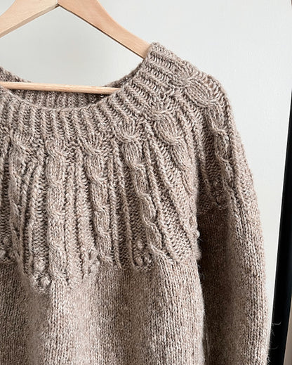 Moana Sweater | Cable yoke with halaus from Novita 