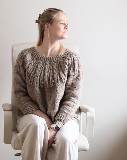 Moana Sweater | Cable yoke with halaus from Novita 