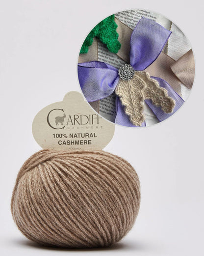 Holly Bow | festliche Schleife mit Gratisanleitung aus Classic Cashmere von Cardiff