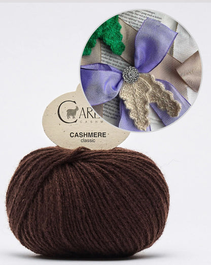 Holly Bow | festliche Schleife mit Gratisanleitung aus Classic Cashmere von Cardiff