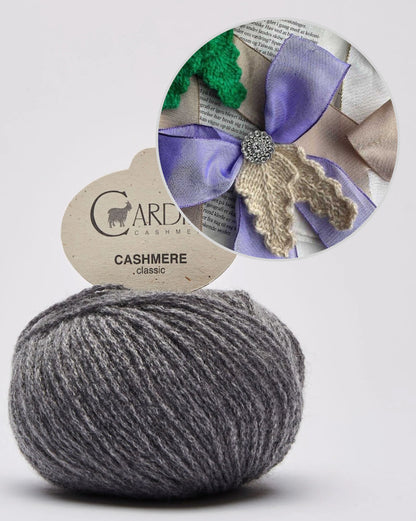 Holly Bow | festliche Schleife mit Gratisanleitung aus Classic Cashmere von Cardiff