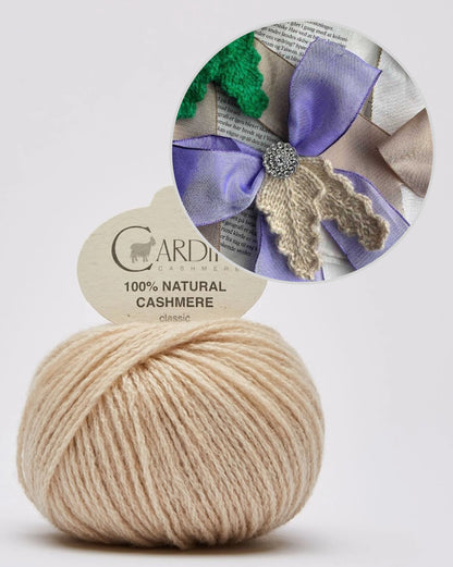 Holly Bow | festliche Schleife mit Gratisanleitung aus Classic Cashmere von Cardiff