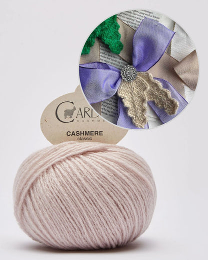 Holly Bow | festliche Schleife mit Gratisanleitung aus Classic Cashmere von Cardiff