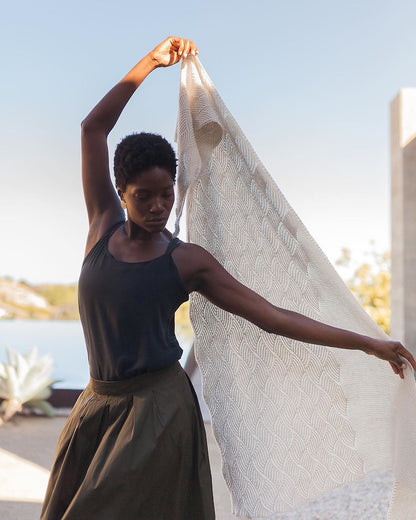 Scialle Skala | delicato scialle in filato Tynd di Woolfolk