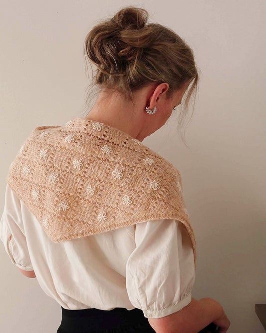 Meadowbright | romantisches Lochmuster au Le Petit Lambswool von Biches & Bûches