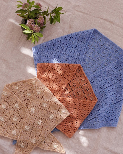 Meadowbright | romantic lace pattern in Le Petit Lambswool by Biches & Bûches