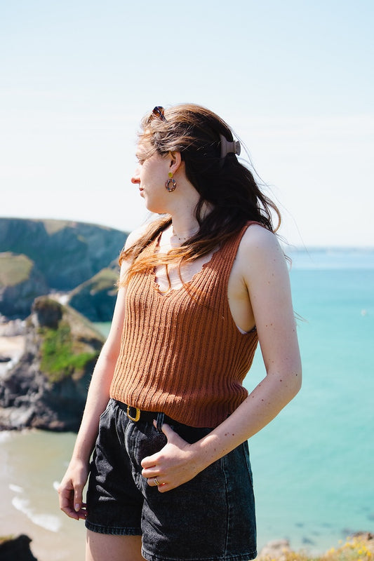 Bedruthan Camisole | inspiriert von Klippenküste aus Pure Silk von Knitting for Olive