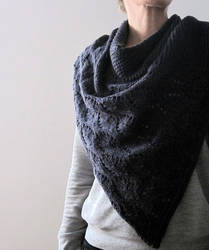 Ainu | casual, airy shawl made from Big Merino Hug by Rosy Green Wool