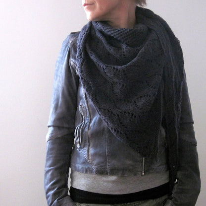 Ainu | casual, airy shawl made from Big Merino Hug by Rosy Green Wool