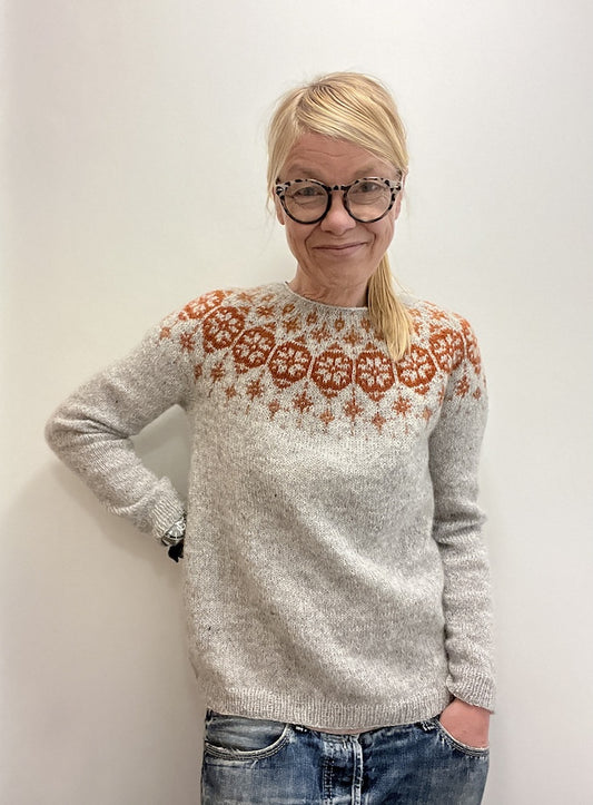 Isabell Kraemer Christmas Belle mit Fjallalopi von Lopi Island 1