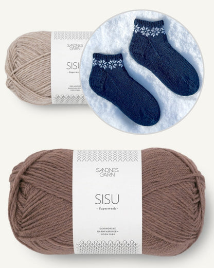 January Socks | Schneeflockenmuster aus Sisu von Sandnes Garn mit Gratisanleitung