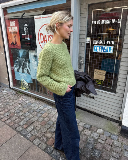 Jenny Blouse | fluffiges Smockmuster aus Sunday und Primo Tynn Silk Mohair von Sandnes Garn