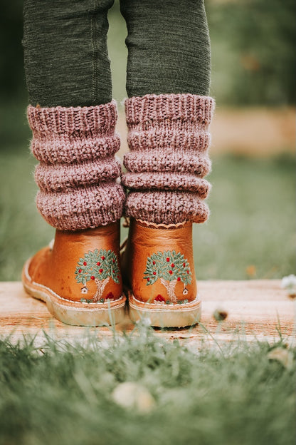 Calluna Socks | schlichte Beinstulpen aus Atlas von Sandnes Garn