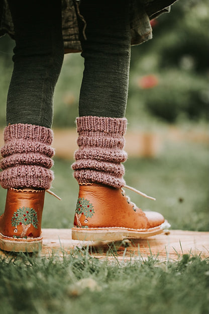 Calluna Socks | schlichte Beinstulpen aus Atlas von Sandnes Garn