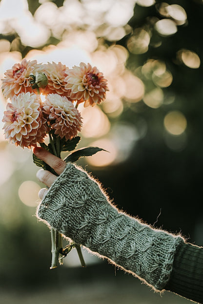 Kleinigkeitenliebe Handstulpen Wiesenblume mit Alpaca Fino von Pascuali 3