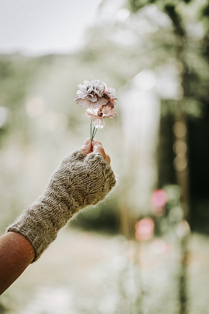 Kleinigkeitenliebe Handstulpen Wiesenblume mit Alpaca Fino von Pascuali 5