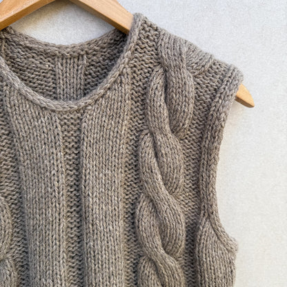 Emma Slipover | bezauberndes Zopfmuster aus Heavy Merino, Merino und Soft Silk Mohair