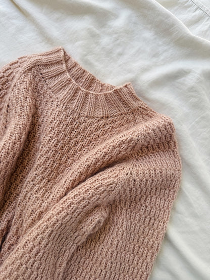 Laurenz Sweater | zartes Muster aus Helene und Edith von Novita