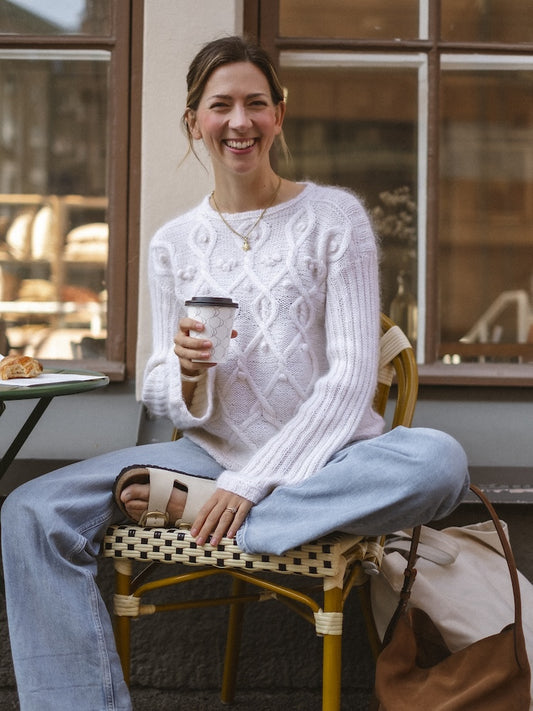 Slow Travel Sweater | zartes Zopfmuster aus Helene und Edith von Novita