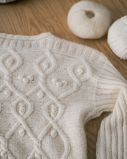 Slow Travel Sweater | zartes Zopfmuster aus Helene und Edith von Novita