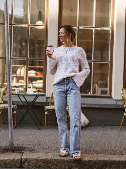 Slow Travel Sweater | zartes Zopfmuster aus Helene und Edith von Novita