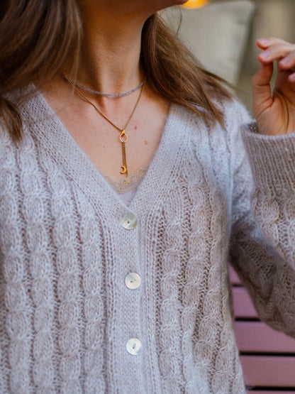 Sophisticable Cardigan | lässig elegantes Zopfmuster aus Alpakka Silke und Tynn Silk Mohair von Sandnes Garn