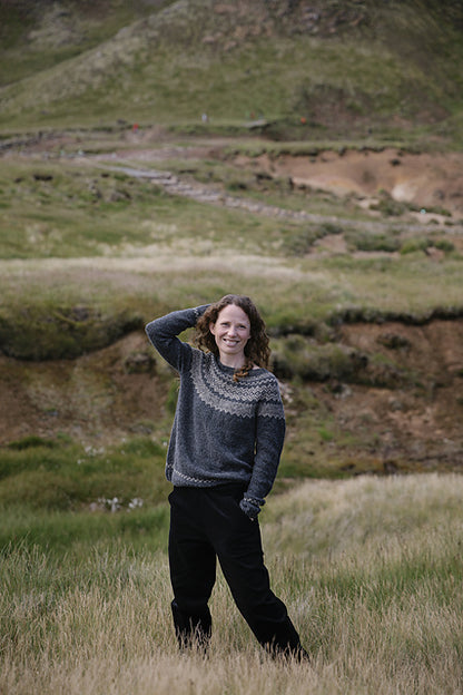 Afterparty Sweater | sart norsk sweater i Le Petit Lambswool fra Biches & Bûches