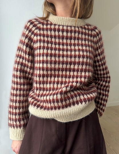 Facet Sweater | kleinteiliges Muster aus Tynn Peer Gynt und Tynn Silk Mohair von Sandnes